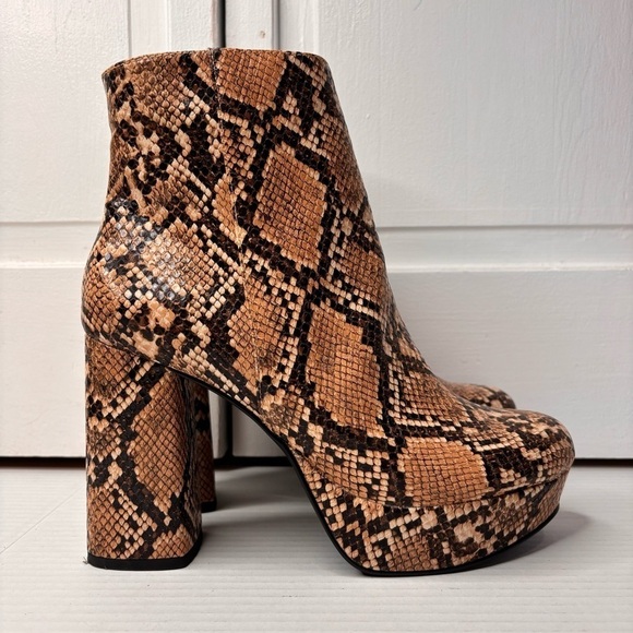 STEVE MADDEN Grate Platform Bootie Size 8 - Picture 9 of 13